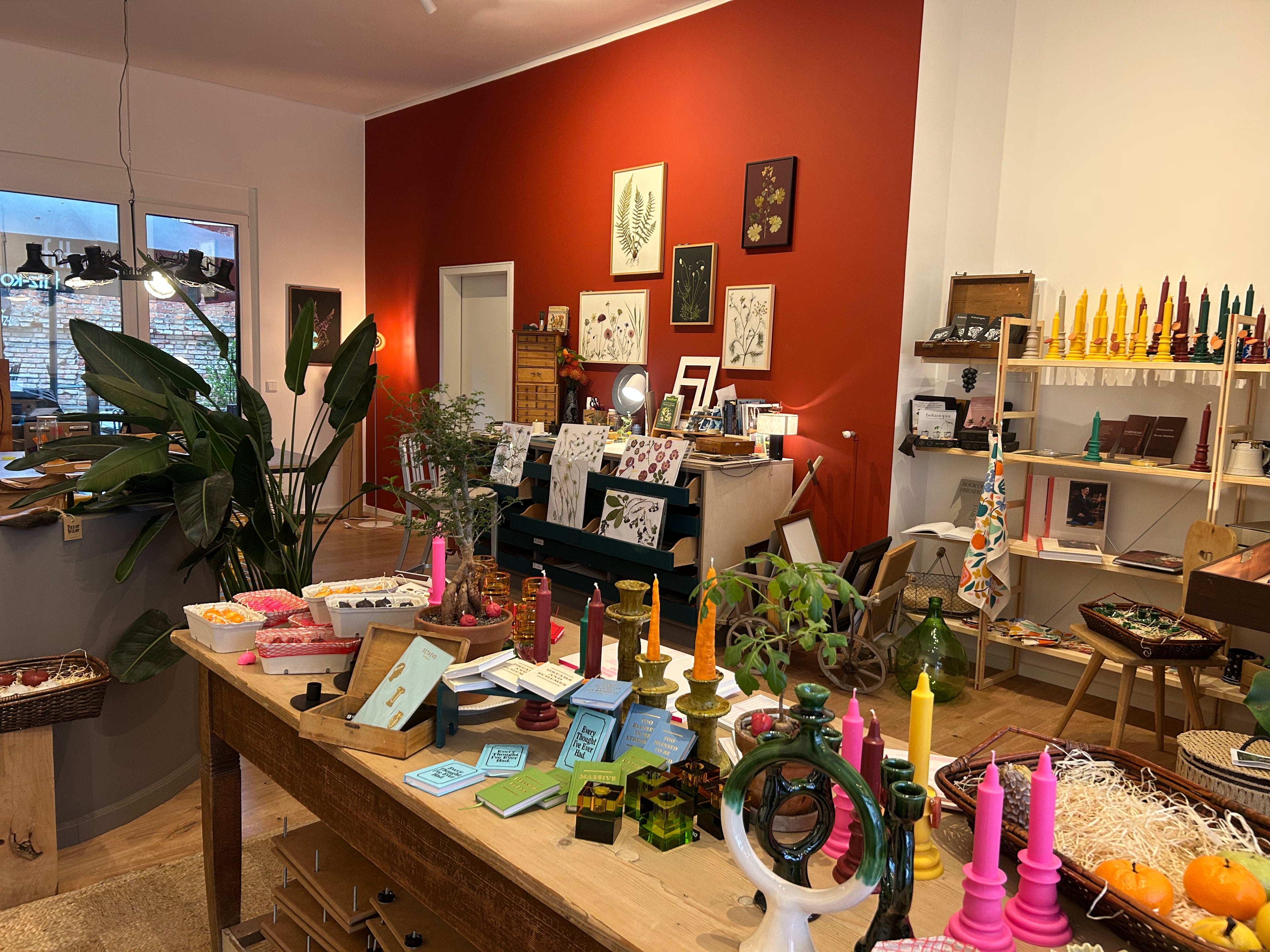 Besucht unser CRAFTEFACTS Studio und erkundet nicht allein unsere Produkte, sondern auch unsere Werkstatt, Herbarium und unsere Techniken